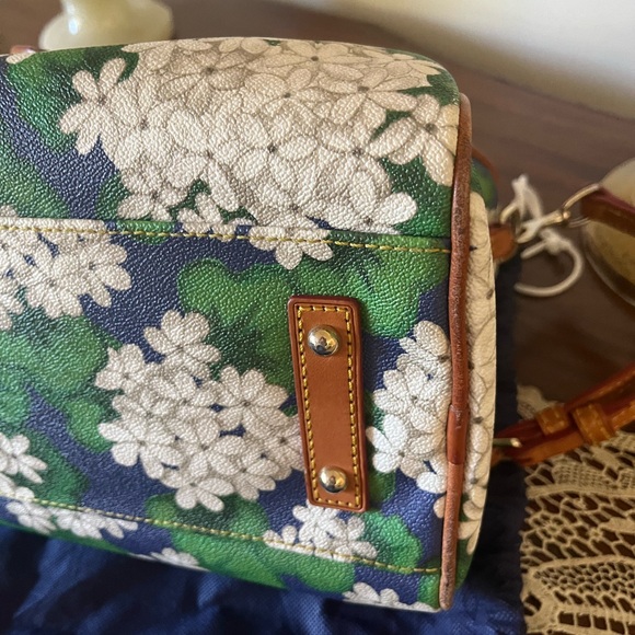 Dooney & Bouke coated Cotton floral printed Satchel in pre-owned condition. - Picture 5 of 12